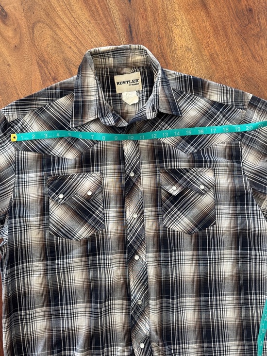 Rustler Men's Black, Gray & Brown Plaid Short-Sleeve Button-Down Shirt - Picture 3 of 7